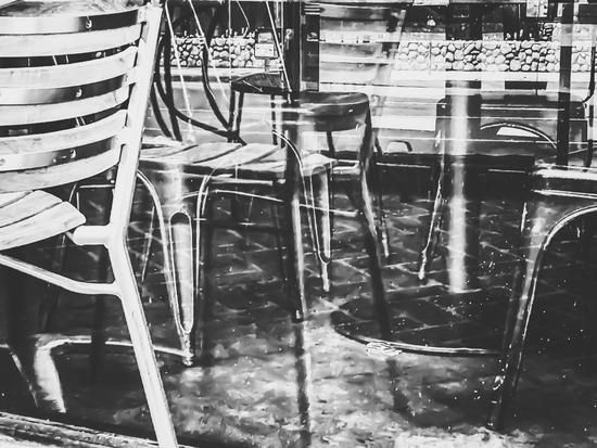 outdoor chairs in the city in black and white by Timmy333