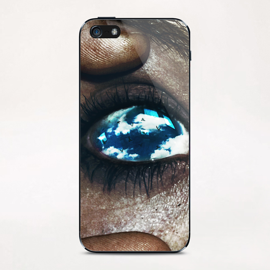 Ojos color cielo iPhone & iPod Skin by Seamless