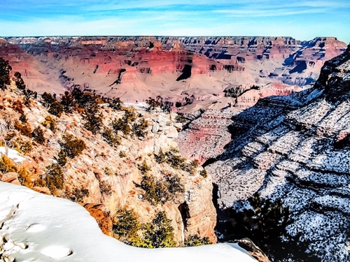 desert at Grand Canyon national park, USA in winter with snow and blue sky Mural by Timmy333
